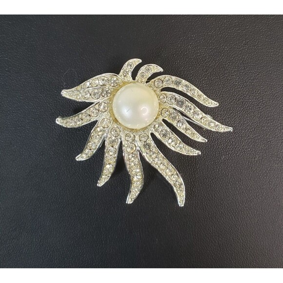 Celebrity Jewelry - Vintage Signed Celebrity MCM Silver Tone Faux Pearl Flower Floral Brooch Pin